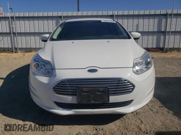 2016 Ford Focus Electric z VIN 1FADP3R45GL293963, wystawiony jako Copart lot #68055504 z przebiegiem 61 881 mil mil oraz Szkody całkowita. Historia ofert i sprzedaży dostępna na DreamBid. Obrazek 5.