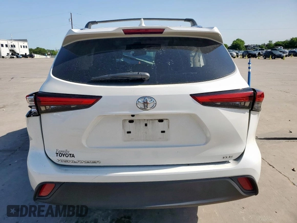 2021 Toyota Highlander XLE with VIN 5TDGZRAH6MS051275, listed as a Copart auction lot 57674685 with 72,302 mi miles and Salvage title. Bid and sale history available at DreamBid. Image 6.