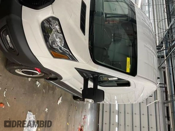 2023 Ford Transit Cargo z VIN 1FTBR1X85PKA75596, wystawiony jako IAAI lot #42742859 z przebiegiem 45 875 mil mil oraz . Historia ofert i sprzedaży dostępna na DreamBid. Obrazek 3.