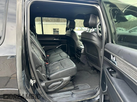 2024 Jeep Wagoneer Series II Carbide with VIN 1C4SJVBP1RS139245, listed as a Copart auction lot 87844025 with 13,921 mi miles and Salvage Title. Bid and sale history available at DreamBid. Image 8.