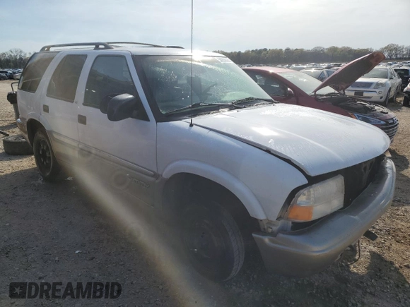 2000 GMC Jimmy Diamond Edition Luxury with VIN 1GKDT13W0Y2131772, listed as a Copart auction lot 50996535 with 256,958 mi miles and Salvage Title. Bid and sale history available at carsss.com. Image 4.