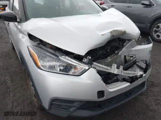 2019 Nissan Kicks S with VIN 3N1CP5CU9KL515401, listed as a IAAI auction lot 41010268 with 69,795 mi miles. Bid and sale history available at carsss.com. Image 18.