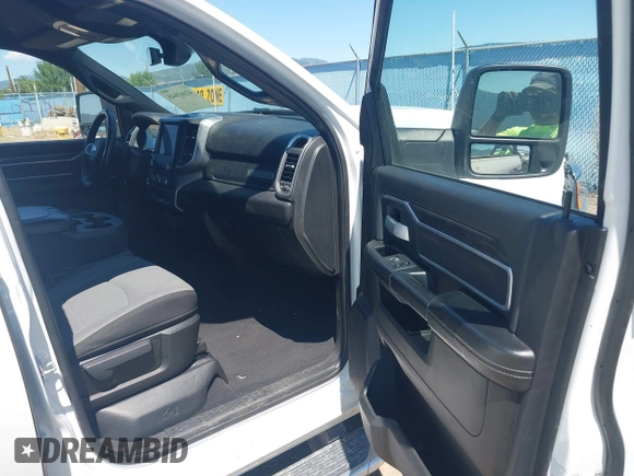 2024 Ram 2500 Big Horn with VIN 3C6UR5DJXRG275902, listed as a IAAI auction lot 42663645 with 29,066 mi miles and . Bid and sale history available at DreamBid. Image 5.