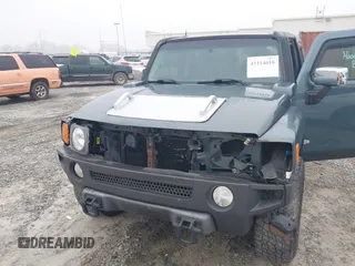 2007 Hummer H3 SUV with VIN 5GTDN13E178106008, listed as a IAAI auction lot 41114010 with 172,695 mi miles. Bid and sale history available at carsss.com. Image 6.