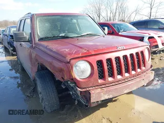 2014 Jeep Patriot Latitude with VIN 1C4NJPFA3ED927943, listed as a IAAI auction lot 41638994 with 125,862 mi miles and . Bid and sale history available at carsss.com. Image 1.
