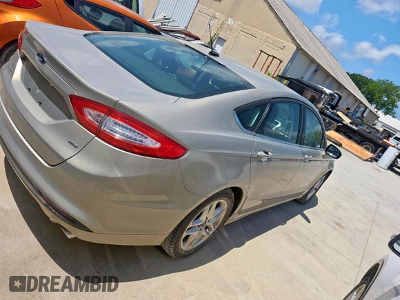 2015 Ford Fusion SE z VIN 3FA6P0H76FR282568, wystawiony jako Copart lot #62422615 z przebiegiem 142 311 mil mil oraz Czysty tytuł • Clean title. Historia ofert i sprzedaży dostępna na DreamBid. Obrazek 4.