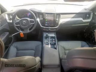 2025 Volvo XC60 Plus z VIN YV4M12RC9S1116363, wystawiony jako Copart lot #57709755 z przebiegiem 9 523 mil mil oraz Czysty tytuł • Clean title. Historia ofert i sprzedaży dostępna na DreamBid. Obrazek 8.