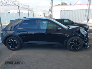 2024 Hyundai Ioniq 5 SE z VIN KM8KM4DE5RU246280, wystawiony jako IAAI lot #41506472 z przebiegiem 15 679 mil mil oraz . Historia ofert i sprzedaży dostępna na DreamBid. Obrazek 13.