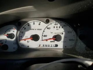 2001 Ford Explorer Sport z VIN 1FMYU70E71UC26926, wystawiony jako Copart lot #80329544 z przebiegiem 102 239 mil mil oraz Nie do naprawy • Non repairable. Historia ofert i sprzedaży dostępna na DreamBid. Obrazek 9.