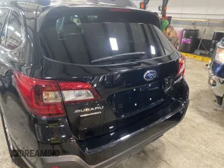 2018 Subaru Outback Premium z VIN 4S4BSAFC6J3328092, wystawiony jako IAAI lot #42566461 z przebiegiem 63 226 mil mil oraz . Historia ofert i sprzedaży dostępna na DreamBid. Obrazek 10.