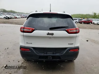 2015 Jeep Cherokee Latitude z VIN 1C4PJMCS3FW625935, wystawiony jako Copart lot #57577905 z przebiegiem 149 317 mil mil oraz Nie do naprawy • Non repairable. Historia ofert i sprzedaży dostępna na DreamBid. Obrazek 6.