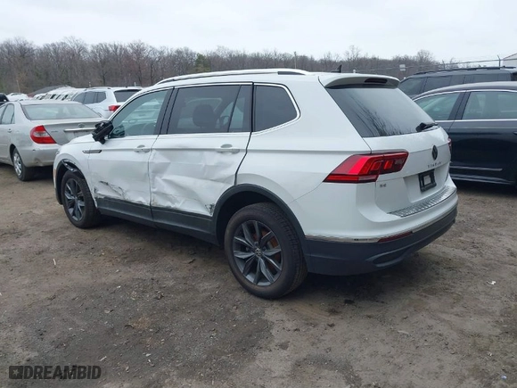 2024 Volkswagen Tiguan SE with VIN 3VVMB7AX1RM008684, listed as a IAAI auction lot 41801437 with 9,511 mi miles. Bid and sale history available at carsss.com. Image 3.