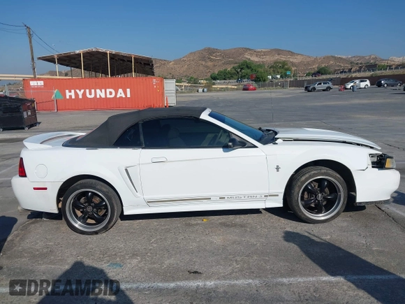 2000 Ford Mustang with VIN 1FAFP4441YF251618, listed as a IAAI auction lot 42439813 with 197,178 mi miles and . Bid and sale history available at DreamBid. Image 13.