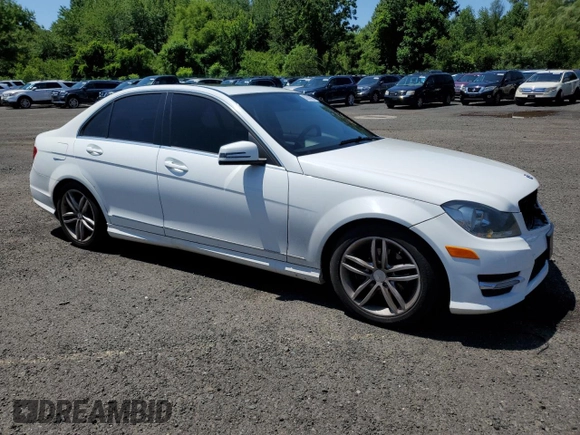 2013 Mercedes-Benz C 250 Sport z VIN WDDGF4HB6DR268407, wystawiony jako Copart lot #62688885 z przebiegiem 89 965 mil mil oraz Czysty tytuł • Clean title. Historia ofert i sprzedaży dostępna na DreamBid. Obrazek 4.
