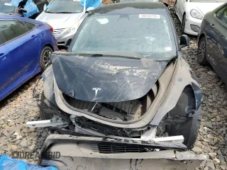 2022 Tesla Model 3 z VIN 5YJ3E1EA3NF288398, wystawiony jako Copart lot #50252735 z przebiegiem 89 968 mil mil oraz Szkoda całkowita • Salvage title. Historia ofert i sprzedaży dostępna na DreamBid. Obrazek 5.