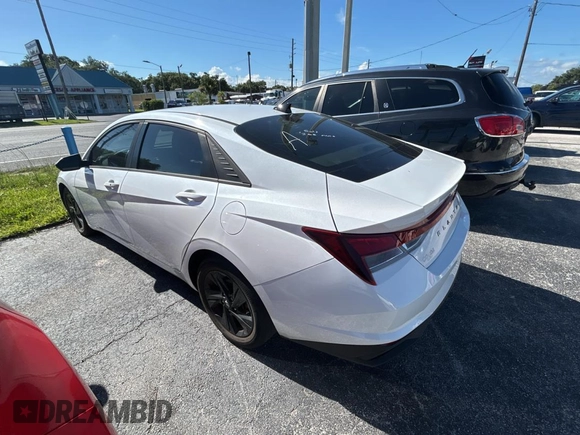 2021 Hyundai Elantra SEL z VIN 5NPLM4AG2MH026998, wystawiony jako Copart lot #61692135 z przebiegiem 55 861 mil mil oraz Czysty tytuł • Clean title. Historia ofert i sprzedaży dostępna na DreamBid. Obrazek 3.