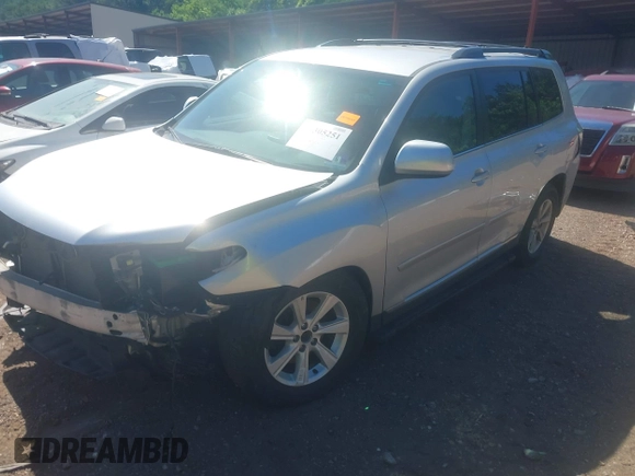 2011 Toyota Highlander z VIN 5TDBK3EHXBS050777, wystawiony jako IAAI lot #42305251 z przebiegiem Nie podano mil oraz . Historia ofert i sprzedaży dostępna na DreamBid. Obrazek 17.