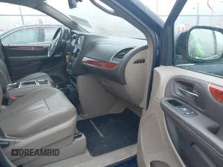 2016 Chrysler Town & Country Touring with VIN 2C4RC1BGXGR229560, listed as a IAAI auction lot 41887023 with 103,429 mi miles. Bid and sale history available at carsss.com. Image 5.