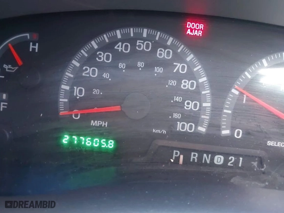 2002 Ford F-150 XLT with VIN 1FTRW07L12KA31478, listed as a IAAI auction lot 41289240 with 277,605 mi miles. Bid and sale history available at carsss.com. Image 7.