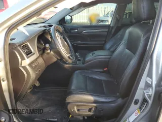 2018 Toyota Highlander Limited z VIN 5TDDZRFH1JS865387, wystawiony jako Copart lot #42059445 z przebiegiem Nie podano mil oraz Szkoda całkowita • Salvage title. Historia ofert i sprzedaży dostępna na DreamBid. Obrazek 7.