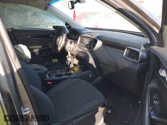 2016 Kia Sorento LX with VIN 5XYPGDA31GG002581, listed as a IAAI auction lot 41366057 with 170,671 mi miles. Bid and sale history available at carsss.com. Image 5.