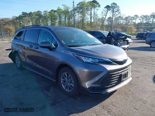 2021 Toyota Sienna LE with VIN 5TDKRKEC9MS040481, listed as a IAAI auction lot 41881118 with 41,843 mi miles. Bid and sale history available at carsss.com. Image 1.
