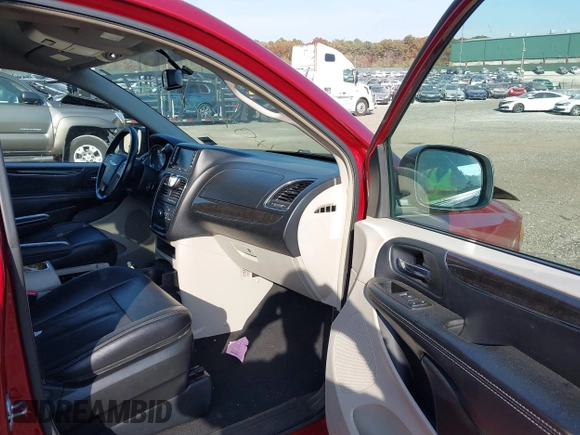 2015 Chrysler Town & Country Touring with VIN 2C4RC1BG8FR587965, listed as a IAAI auction lot 40741458 with 138,384 mi miles and . Bid and sale history available at carsss.com. Image 5.