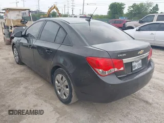 2014 Chevrolet Cruze LS z VIN 1G1PA5SH7E7208234, wystawiony jako IAAI lot #42406322 z przebiegiem 171 414 mil mil oraz . Historia ofert i sprzedaży dostępna na DreamBid. Obrazek 3.