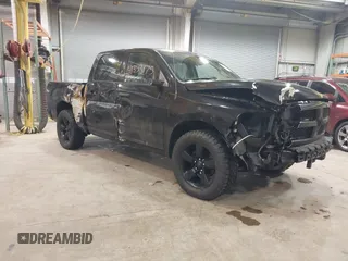 2015 Ram 1500 Express z VIN 1C6RR7KT6FS667639, wystawiony jako IAAI lot #41353175 z przebiegiem 143 685 mil mil oraz . Historia ofert i sprzedaży dostępna na DreamBid. Obrazek 1.
