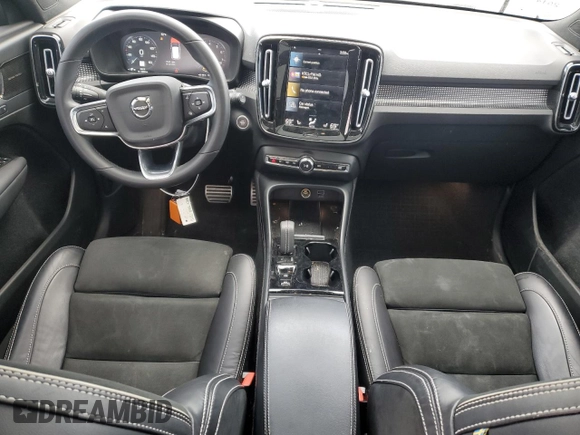 2022 Volvo XC40 R-Design with VIN YV4162UM3N2647089, listed as a Copart auction lot 49997425 with 39,879 mi miles and Salvage title. Bid and sale history available at DreamBid. Image 8.