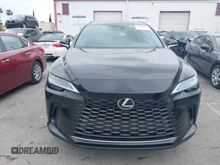 2024 Lexus RX 450h+ Luxury z VIN JTJCJMGA1R2022295, wystawiony jako IAAI lot #41778650 z przebiegiem 1822 mil mil oraz . Historia ofert i sprzedaży dostępna na DreamBid. Obrazek 12.