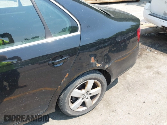 2008 Volkswagen Jetta SE with VIN 3VWRZ71K18M160304, listed as a IAAI auction lot 42484836 with 185,592 mi miles and . Bid and sale history available at DreamBid. Image 6.