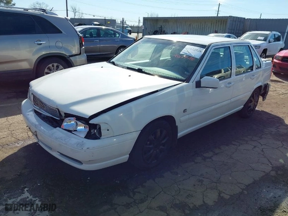 1999 Volvo S70 with VIN YV1LS55A8X1580392, listed as a IAAI auction lot 41623528 with 77,806 mi miles. Bid and sale history available at carsss.com. Image 2.