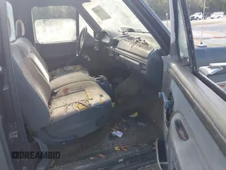 1993 Ford F-150 z VIN 1FTDF15H8PLA49895, wystawiony jako IAAI lot #42766515 z przebiegiem Nie podano mil oraz . Historia ofert i sprzedaży dostępna na DreamBid. Obrazek 5.