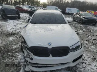 2020 BMW 5 Series 540i xDrive z VIN WBAJS3C00LCE47958, wystawiony jako Copart lot #85952394 z przebiegiem 51 849 mil mil oraz Szkoda całkowita • Salvage title. Historia ofert i sprzedaży dostępna na DreamBid. Obrazek 5.