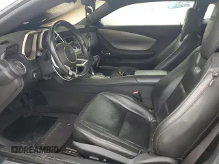2010 Chevrolet Camaro 2SS z VIN 2G1FK1EJ3A9182899, wystawiony jako Copart lot #51444675 z przebiegiem Nie podano mil oraz Szkody całkowita. Historia ofert i sprzedaży dostępna na DreamBid. Obrazek 7.
