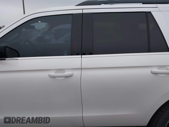 2018 Ford Expedition XLT with VIN 1FMJU1HT2JEA70497, listed as a IAAI auction lot 41397007 with 88,736 mi miles. Bid and sale history available at carsss.com. Image 15.