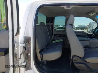 2017 Ford F-250 XLT z VIN 1FT7X2B67HEB14146, wystawiony jako IAAI lot #42256811 z przebiegiem 121 617 mil mil oraz . Historia ofert i sprzedaży dostępna na DreamBid. Obrazek 8.