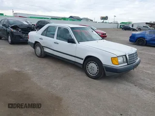 1989 Mercedes-Benz 300 300E with VIN WDBEA30D6KB024140, listed as a IAAI auction lot 41332894 with 237,628 mi miles. Bid and sale history available at carsss.com. Image 1.