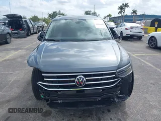 2024 Volkswagen Tiguan Wolfsburg Edition z VIN 3VV6B7AX3RM228613, wystawiony jako IAAI lot #41904996 z przebiegiem 3 129 mil mil oraz . Historia ofert i sprzedaży dostępna na DreamBid. Obrazek 13.
