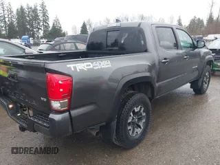 2017 Toyota Tacoma SR5 z VIN 3TMCZ5AN2HM084549, wystawiony jako IAAI lot #41834454 z przebiegiem 143 387 mil mil oraz . Historia ofert i sprzedaży dostępna na DreamBid. Obrazek 4.