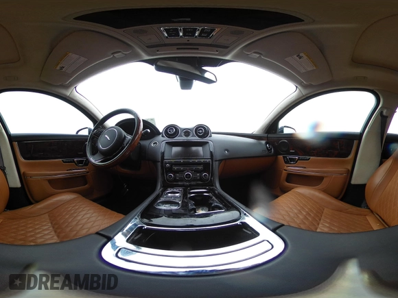 2017 Jaguar XJ Portfolio z VIN SAJWJ2GD0H8W12466, wystawiony jako IAAI lot #40488243 z przebiegiem 41 687 mil mil oraz . Historia ofert i sprzedaży dostępna na DreamBid. Obrazek 18.