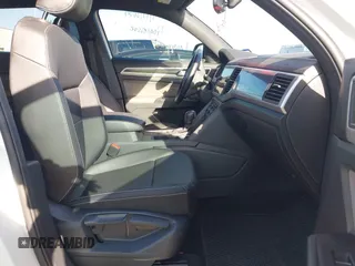 2021 Volkswagen Atlas SE with VIN 1V2PE2CA4MC203850, listed as a IAAI auction lot 41634034 with 56,336 mi miles and . Bid and sale history available at DreamBid. Image 5.