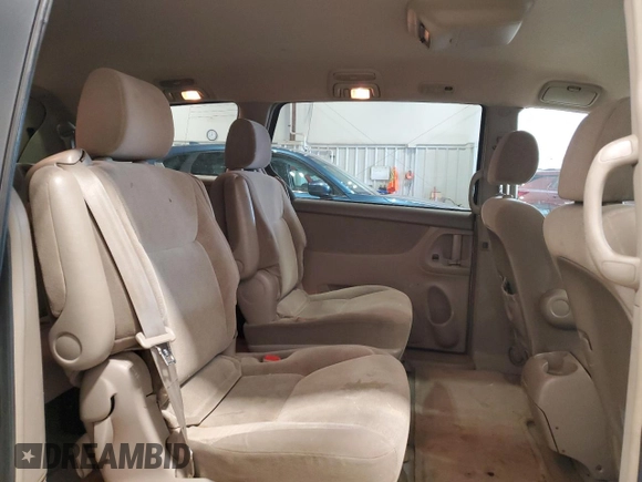 2004 Toyota Sienna XLE z VIN 5TDZA22C74S188042, wystawiony jako Copart lot #57497735 z przebiegiem 297 284 mil mil oraz Nie do naprawy • Non repairable. Historia ofert i sprzedaży dostępna na DreamBid. Obrazek 11.