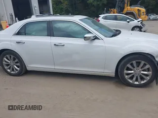 2019 Chrysler 300 Limited with VIN 2C3CCAKG7KH634459, listed as a IAAI auction lot 40450997 with 97,809 mi miles. Bid and sale history available at carsss.com. Image 14.