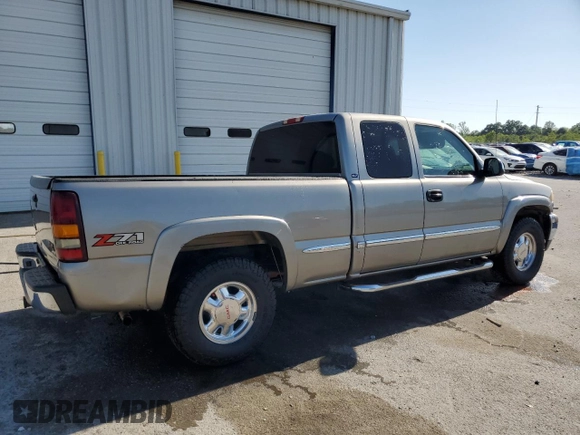 2002 GMC Sierra 1500 SLE z VIN 2GTEK19T221377505, wystawiony jako Copart lot #52590575 z przebiegiem 255 933 mil mil oraz Szkoda całkowita • Salvage title. Historia ofert i sprzedaży dostępna na DreamBid. Obrazek 3.