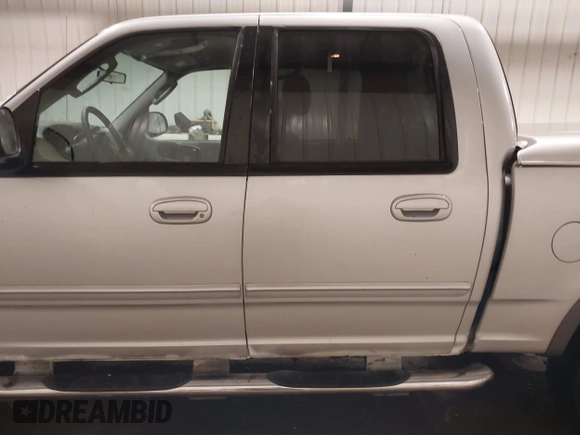 2003 Ford F-150 XLT with VIN 1FTRW08L83KA45989, listed as a IAAI auction lot 41048095 with 226,328 mi miles. Bid and sale history available at carsss.com. Image 15.