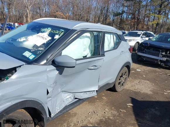 2023 Nissan Kicks SV with VIN 3N1CP5CV9PL555008, listed as a IAAI auction lot 41495029 with 6,525 mi miles. Bid and sale history available at carsss.com. Image 6.