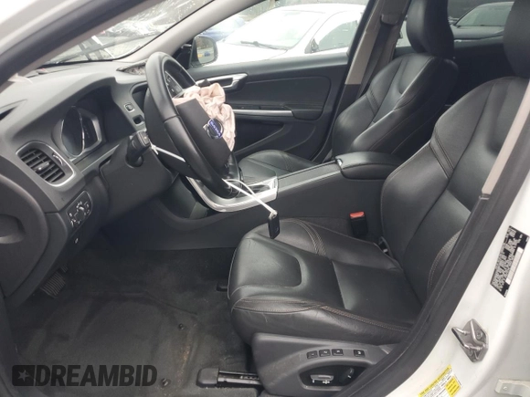 2017 Volvo V60 z VIN YV440MWKXH1040994, wystawiony jako Copart lot #81419934 z przebiegiem Nie podano mil oraz Szkoda całkowita • Salvage title. Historia ofert i sprzedaży dostępna na DreamBid. Obrazek 7.