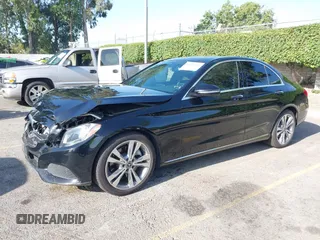 2018 Mercedes-Benz C 300 z VIN 55SWF4JB4JU273394, wystawiony jako IAAI lot #42497154 z przebiegiem 55 606 mil mil oraz . Historia ofert i sprzedaży dostępna na DreamBid. Obrazek 17.
